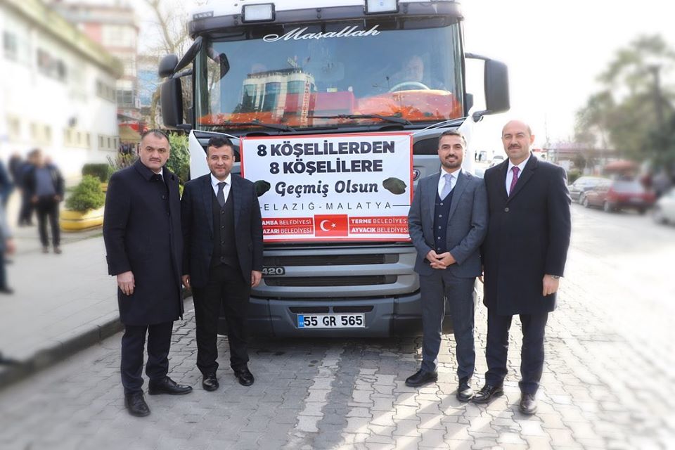Deprem bölgesine yardım tırında kasket reklamı yaptılar!