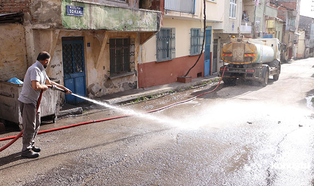 İlkadım'da temizlik seferberliği: Sokaklar baştan aşağı yıkanıyor