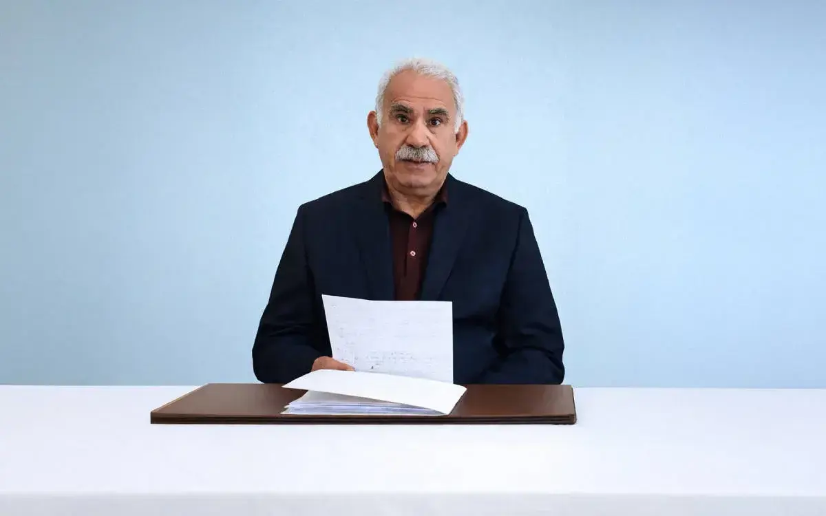 Teklifte kapsam açık şekilde tanımlanıyor. Düzenleme yalnızca PKK/KCK ve bağlantılı yapılanmalar için hazırlanmış durumda. Örgüt yöneticileri, üyeleri, yardım edenler, propaganda suçları ile örgüt faaliyeti kapsamında değerlendirilen bazı suçlar kapsama alınırken başka terör örgütleri düzenleme dışında bırakılıyor.