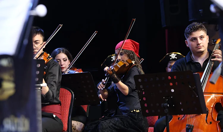 Atakum Belediyesi Çocuk ve Gençlik Orkestrası ilk konserini verdi