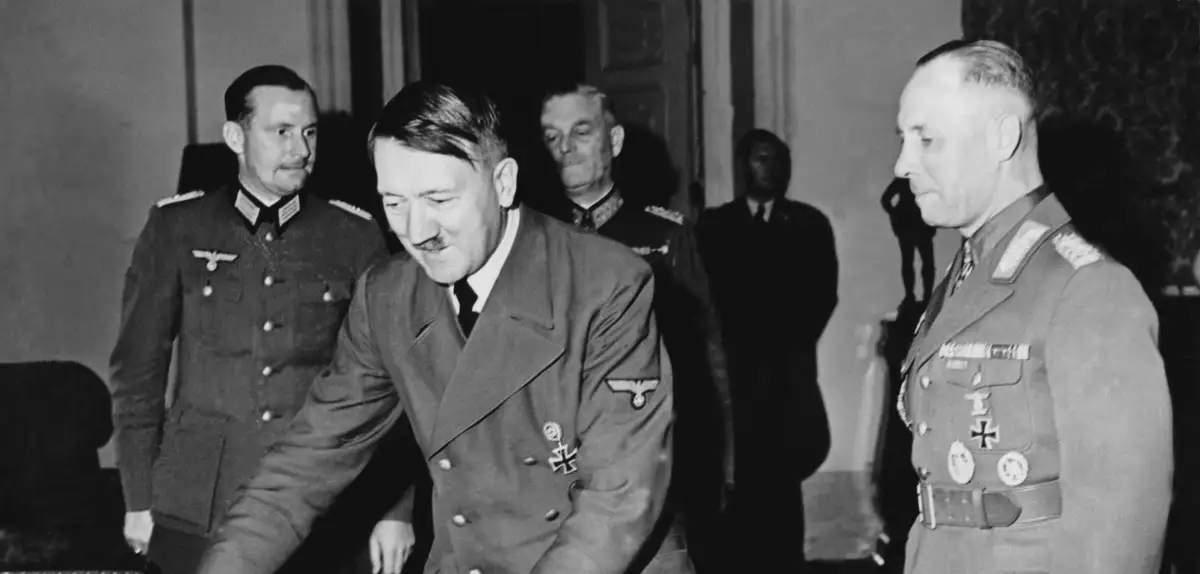 Görevi, İtalya'nın Kuzey Afrika'da zor durumda kalan birliklerine destek vermek ve İngiliz ilerleyişini durdurmaktı.

Ancak Rommel'in bölgeye gelişiyle savaşın dengeleri değişmeye başladı.