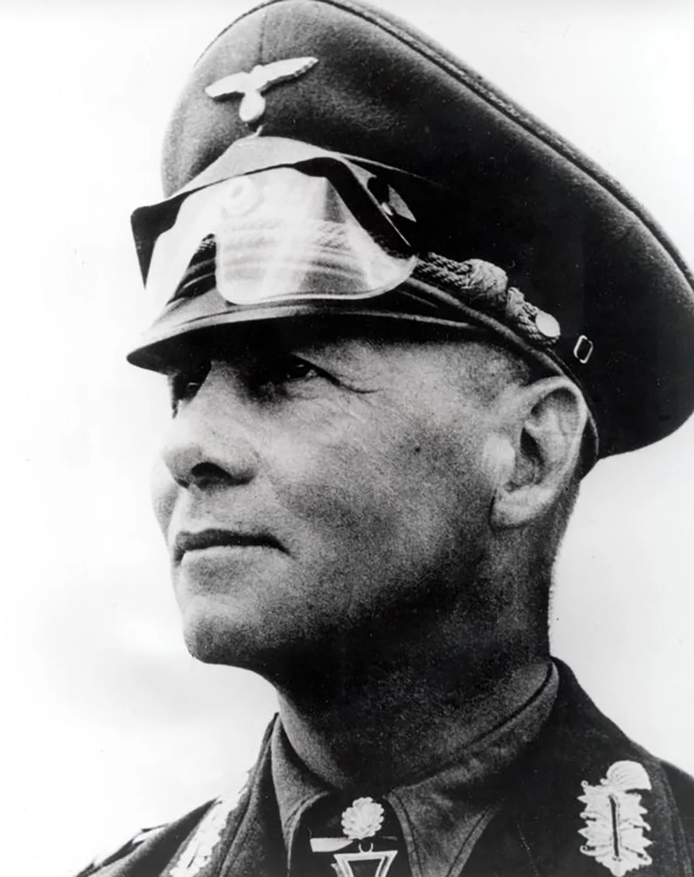 Alman birlikleri Rommel komutasında Tobruk'a saldırdı ve kısa sürede önemli bir zafer kazandı.