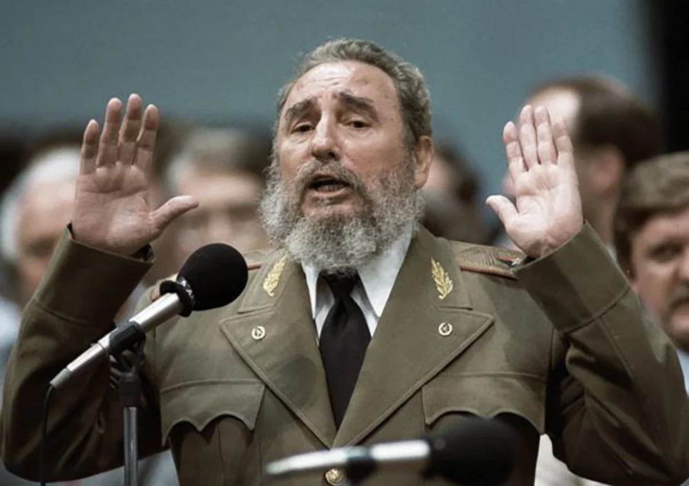 Fidel Castro'nun doğumunun 100. yılı olan 13 Ağustos 2026, Küba'nın modern tarihinin en önemli siyasi figürlerinden birinin yeniden gündeme geldiği gün oldu.

Castro bugün hayatta değil.

Che Guevara artık yalnızca fotoğraflarda ve tarih kitaplarında.

Sovyetler Birliği ise tarihe karıştı.