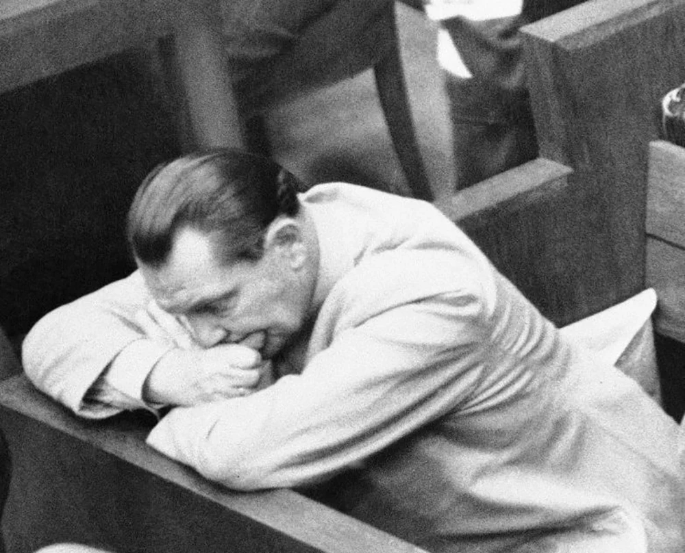 Göring; ortak plan veya komplo, barışa karşı suçlar, savaş suçları ve insanlığa karşı suçlar başlıklarının tamamından suçlu bulundu. Mahkeme, asılarak idam edilmesine karar verdi.
