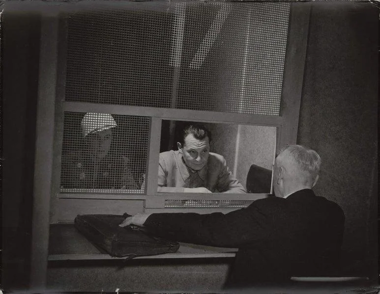 Göring’in kurşuna dizilmek istediği, asılmayı kabul etmediği aktarılır. Ancak mahkeme cezasını değiştirmedi. İnfaz 16 Ekim sabahına planlandı.