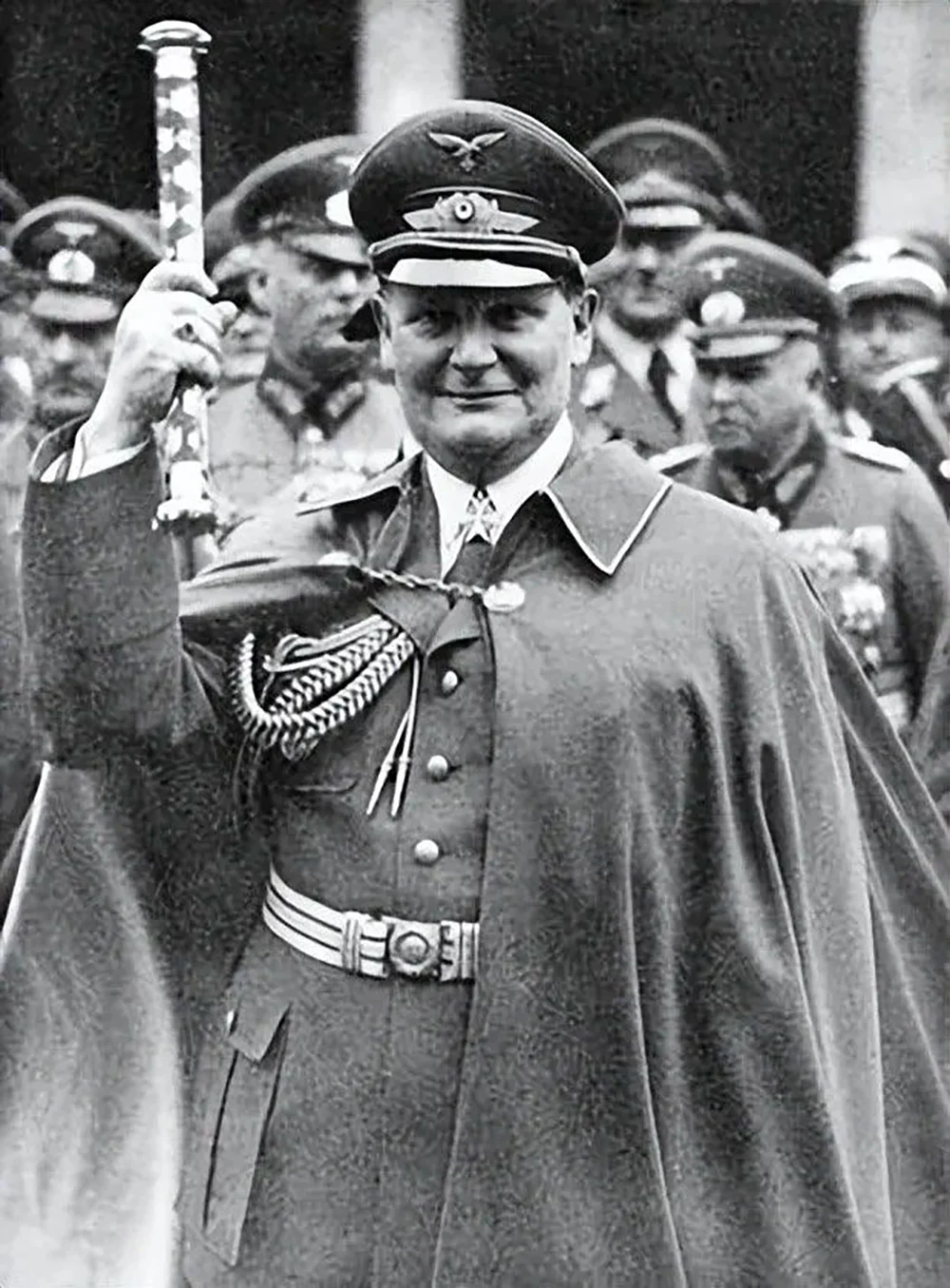 12 Ocak 1893: Hermann Göring doğdu.

1933: Nazi rejiminin üst düzey yöneticilerinden biri oldu.

31 Temmuz 1941: Yahudilere yönelik politikaların planlanmasıyla bağlantılı önemli emri imzaladı.

20 Kasım 1945: Nürnberg yargılamaları başladı.

1 Ekim 1946: Dört suçlama başlığının tamamından mahkûm edildi ve idama çarptırıldı.

15 Ekim 1946 gecesi: Hücresinde siyanür alarak intihar etti.

16 Ekim 1946: Nürnberg’de on hükümlü idam edildi.