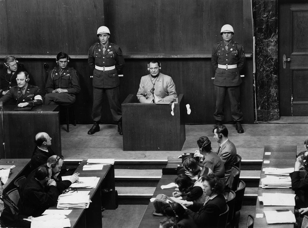 Nazi rejiminin askerî ve siyasi yapılanmasında önemli görevler üstlenen, savaşın hazırlanmasında rol oynayan ve Yahudilere yönelik zulüm politikalarıyla bağlantılı belgelerde imzası bulunan Göring, hücresinde siyanür alarak hayatına son verdi. Böylece Nürnberg Uluslararası Askerî Mahkemesi’nin verdiği idam cezası, onun hakkında uygulanamadı.

Fakat bu ölüm, Göring’in yargılandığı suçları veya mahkemenin kararını ortadan kaldırmadı.