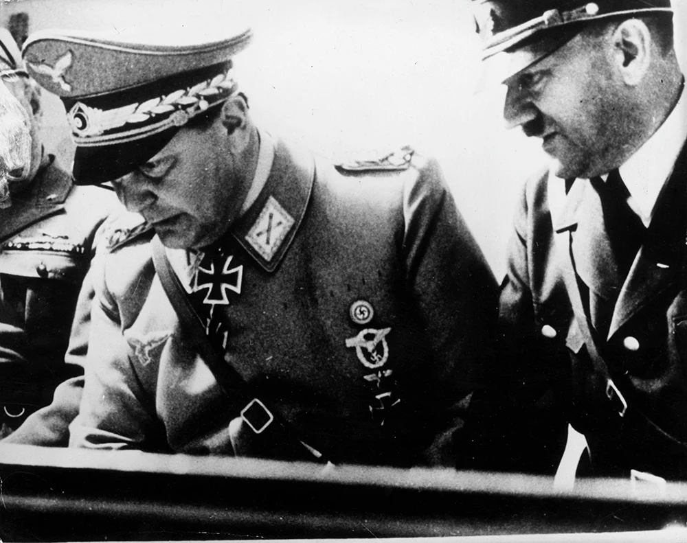 1933’ten itibaren devlet yönetiminde önemli görevler üstlendi. Prusya’daki polis teşkilatının Nazi denetimine alınmasında rol oynadı; Gestapo’nun kuruluş sürecinde etkili oldu. Daha sonra Alman Hava Kuvvetleri Luftwaffe’nin başına geçti ve ülkenin savaş ekonomisinin örgütlenmesinde görev aldı.