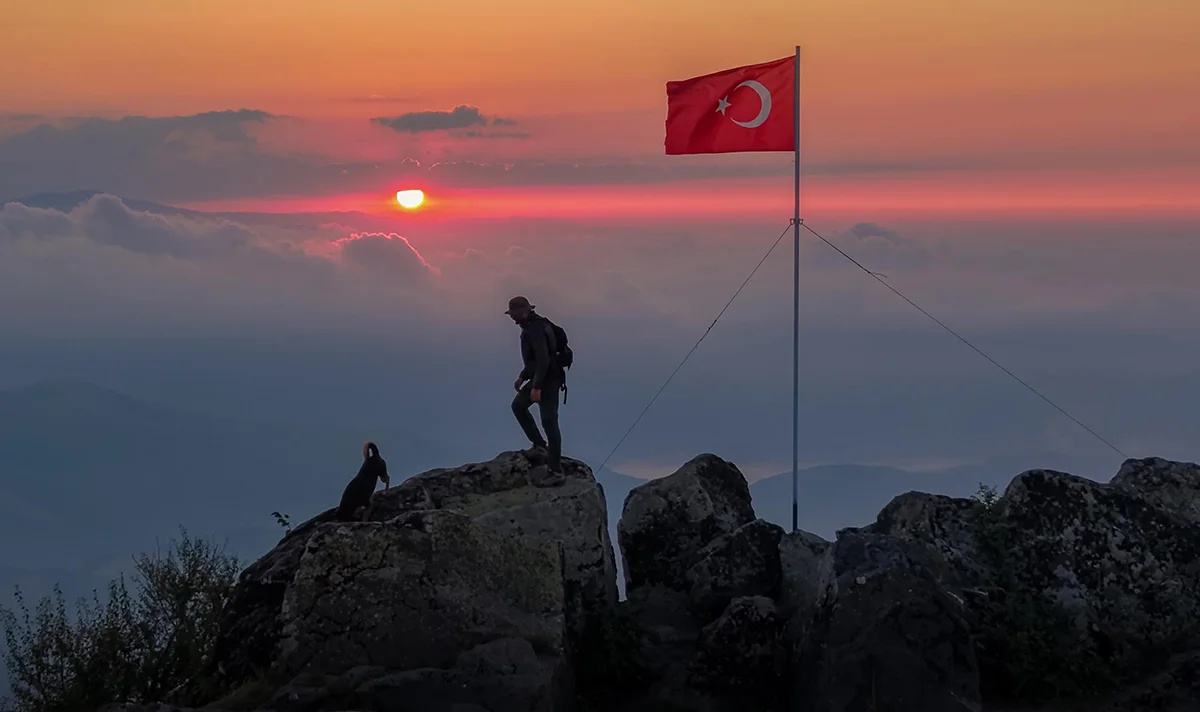 Samsun'un 19 Mayıs ilçesinde düzenlenen 5. Nebiyan Doğa ve Gençlik Festivali, doğa ve fotoğraf tutkunlarını bir araya getirdi. Festival kapsamında gerçekleştirilen Fotoğrafçılar Maratonu'nda dereceye giren isimler belli oldu.

Nebiyan'ın doğal güzelliklerini fotoğraf sanatının perspektifiyle yansıtmak amacıyla düzenlenen yarışmaya 21 fotoğraf sanatçısı, toplam 75 eserle katıldı.
