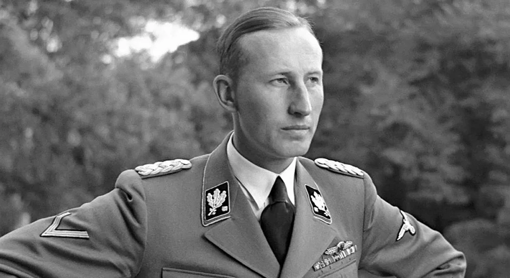 Göring, Nazi güvenlik aygıtının önde gelen isimlerinden Reinhard Heydrich’e, Avrupa’daki Yahudi meselesine ilişkin kapsamlı bir plan hazırlama yetkisi verdi. Belge, Nazi yönetiminin Yahudilere yönelik politikalarının bürokratik örgütlenmesini anlamak açısından önemli bir tarihi kanıttır.