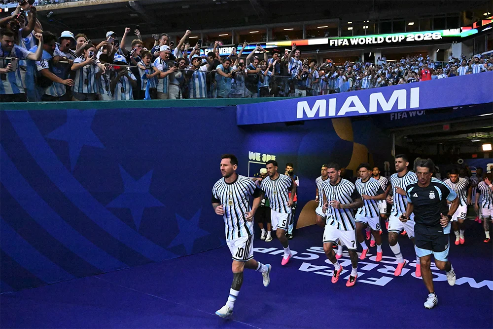 Arjantin, uzatma dakikalarında bulduğu golle rakibini 3-2 mağlup ederek adını son 16 turuna yazdırdı.