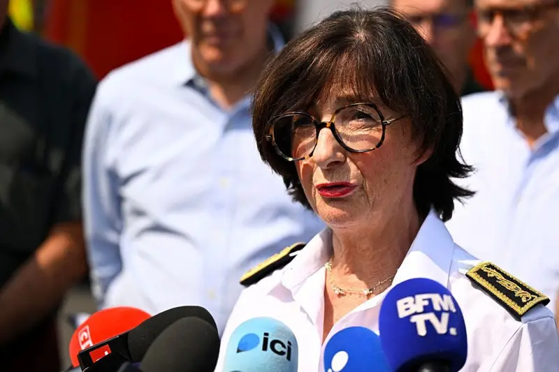 Gironde Valisi Sophie Brocas, Cap Ferret Yarımadası'nı tehdit eden orman yangınına ilişkin basına açıklama yaptı.