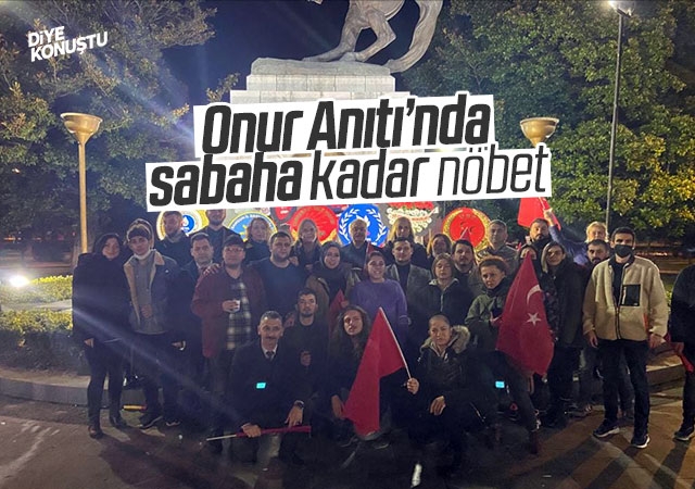Samsun’da sabaha kadar anıt nöbeti
