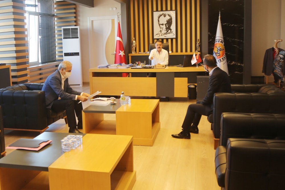 Samsun’da CHP’li belediyeye yine baskın: Bu defa makam odasına haciz geldi