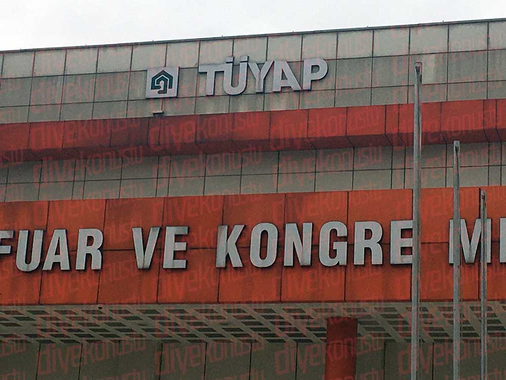 TÜYAP’tan ‘Türk Bayrağı’ rezaleti