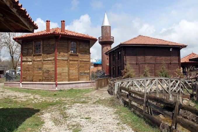Ambarköy taş duvarla çevrilecek