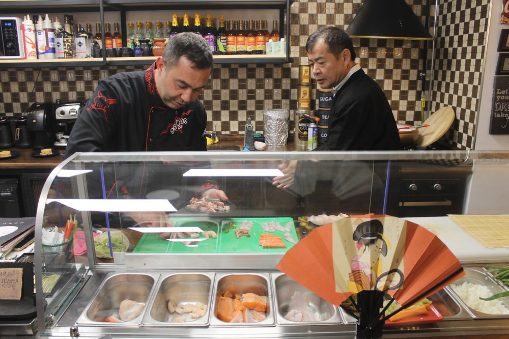 Japon deprem uzmanı Samsun’da Sushi yaptı