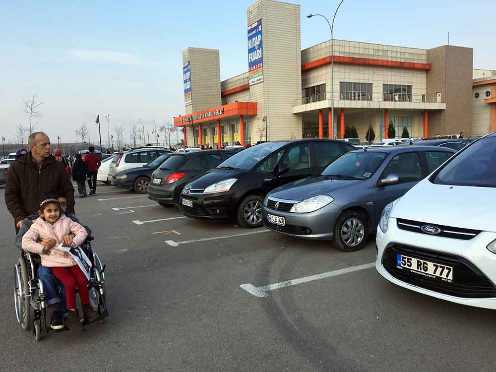 Engelli genç ve babası isyan etti; ‘Engelsiz Yaşam’ sözüne katılmıyoruz