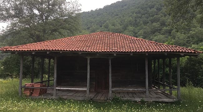 Bu caminin çivileri bile ahşap