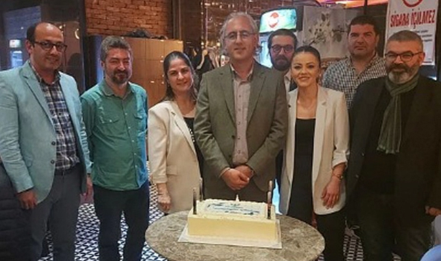 Samsun’da psikologlar 10 Mayıs’ı pasta keserek kutladı