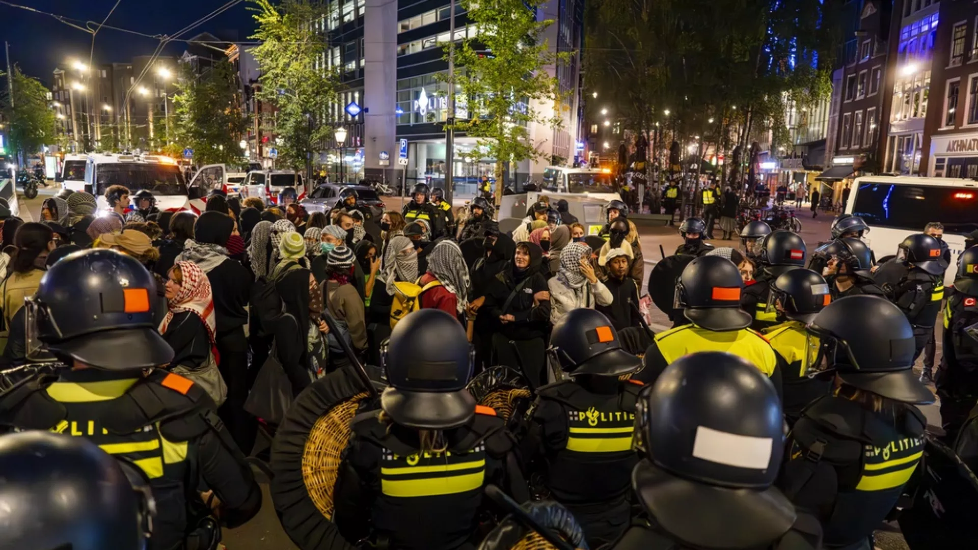 Amsterdam’da antisemit saldırılar: İsrail askeri tahliye uçağı göndermekten vazgeçti