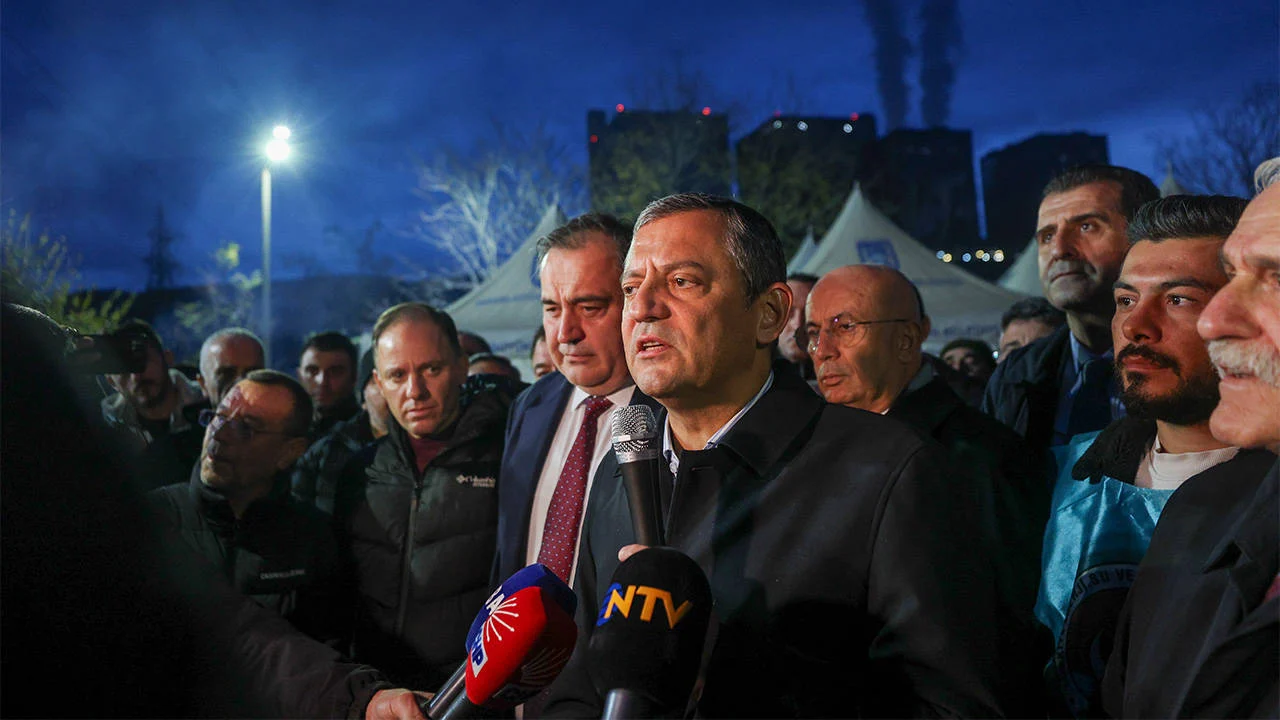 Özgür Özel madenci grevinde: Hepinizin arkasındayız