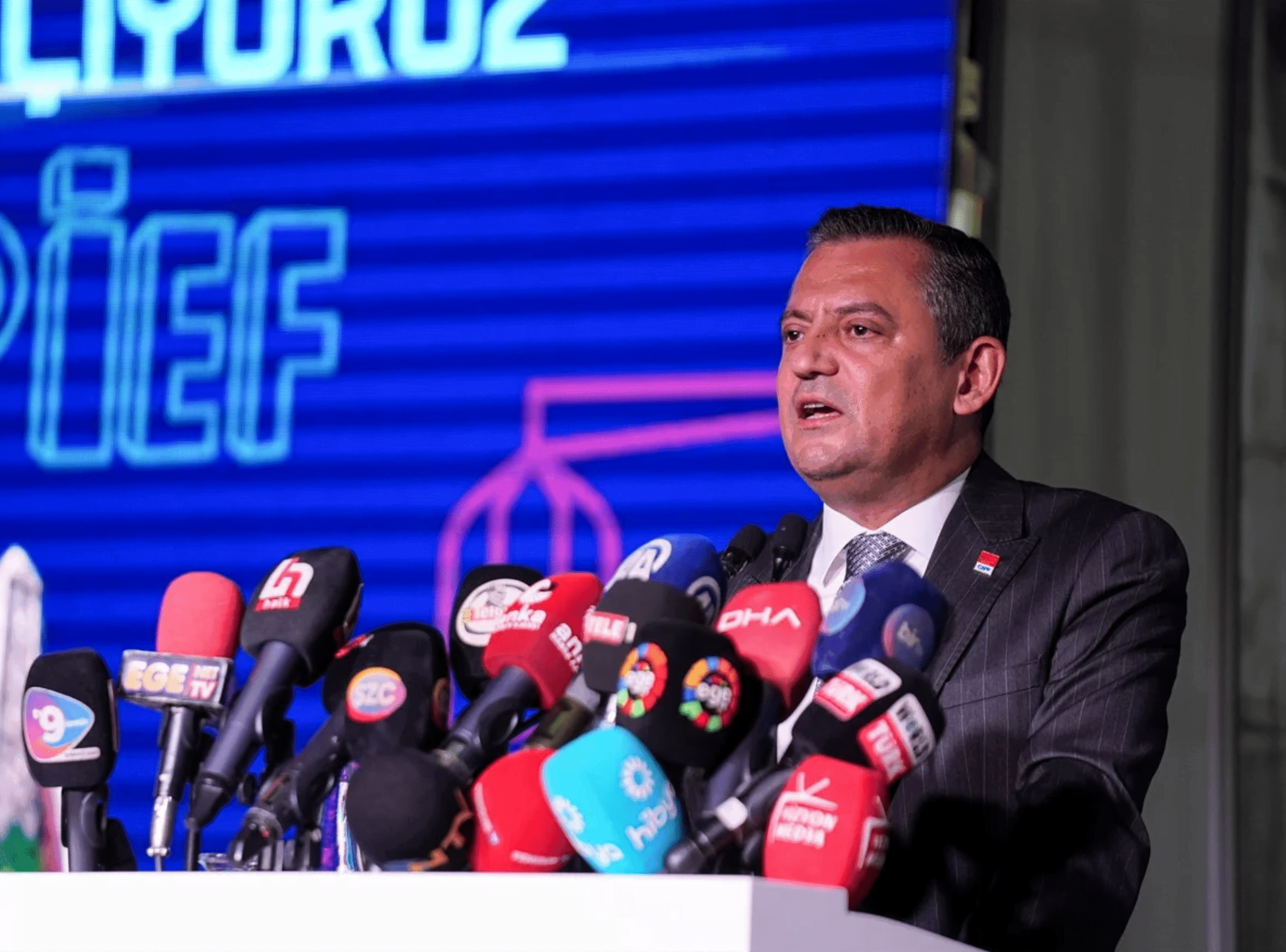 Özel’den Bahçeli’nin Öcalan çağrısına yanıt: Şehit ve gazi ailelerinin rızası kırmızı çizgimizdir