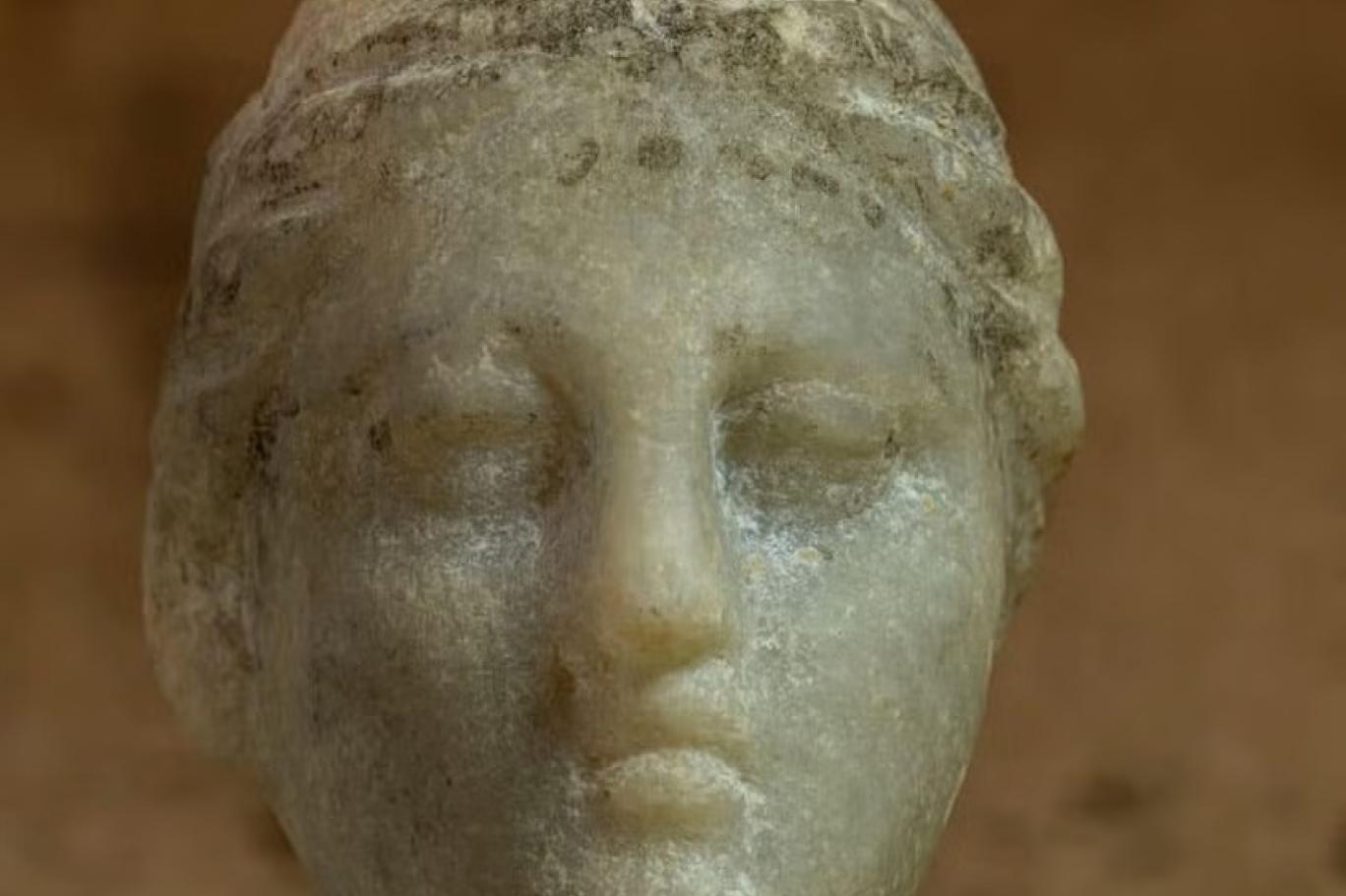 Antik Mısır Tapınağında Bulunan Gizemli Heykel Kleopatra’ya mı ait?
