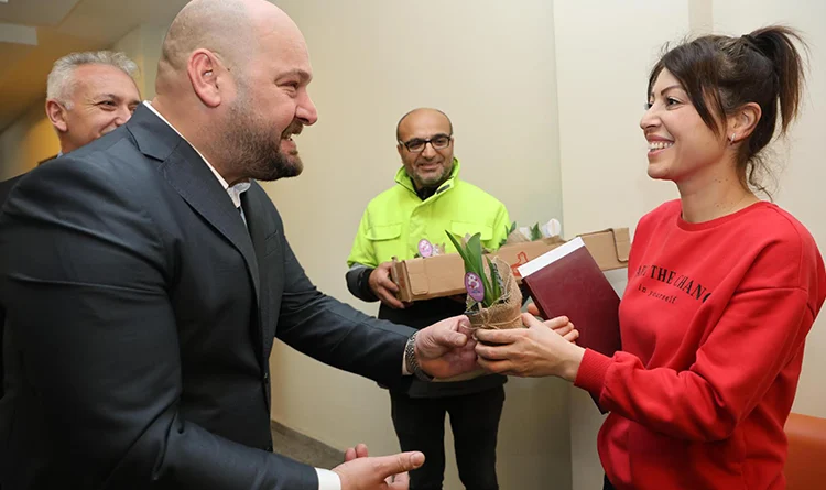 Başkan Serhat Türkel’den anlamlı hediye